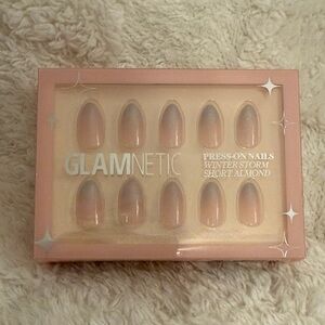Glamnetic Winter Storm Short Almond Press-On Nails in Nude Ombre